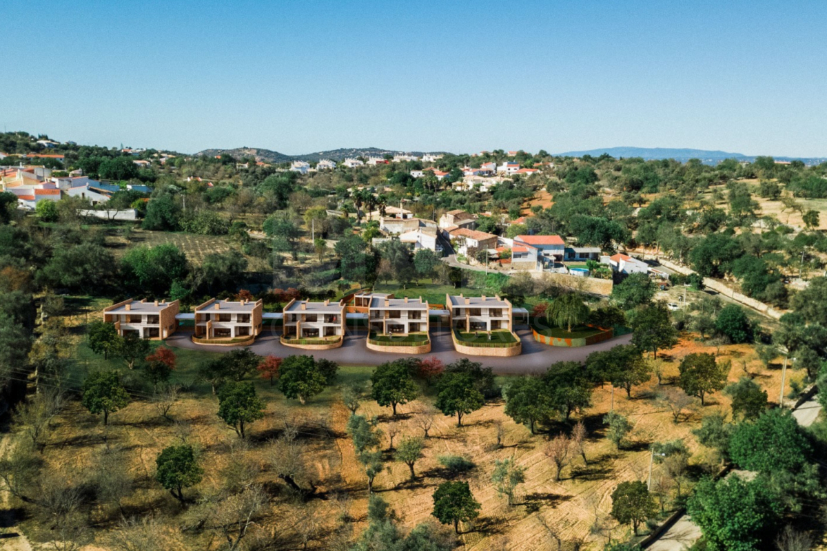 Land with approved project for condominium of 5 4 bedrooms villas with swimming pool in Paderne - Albufeira