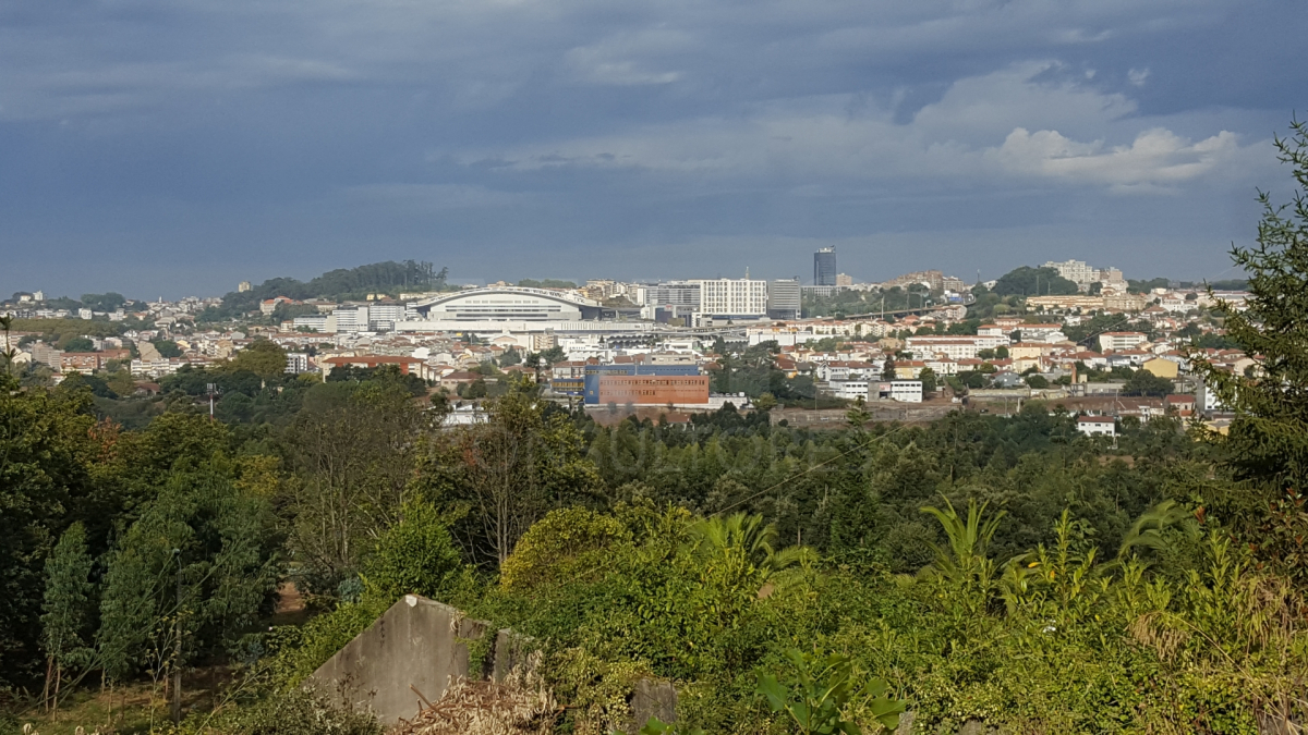 Lote de Terreno Urbano para construção de Moradia Unifamiliar em Rio Tinto