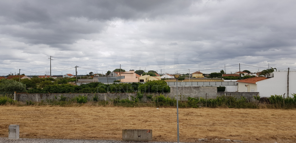 Land with 3 Bedroom House Project - Porto Alto