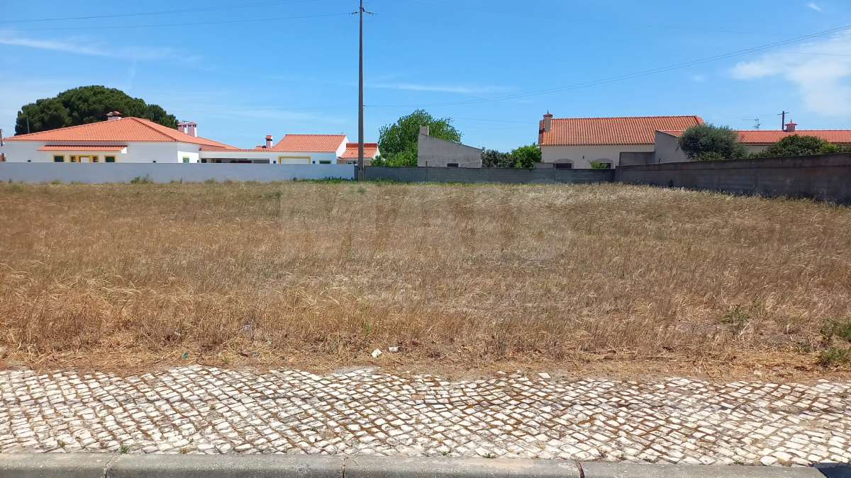 Terreno urbano com 2000m2 em Samora Correia